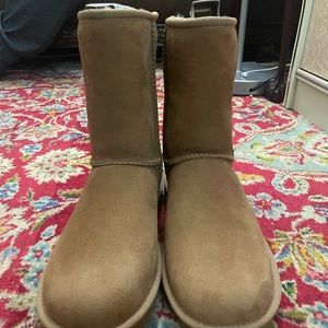 UGG Classic Short II *Brand New*